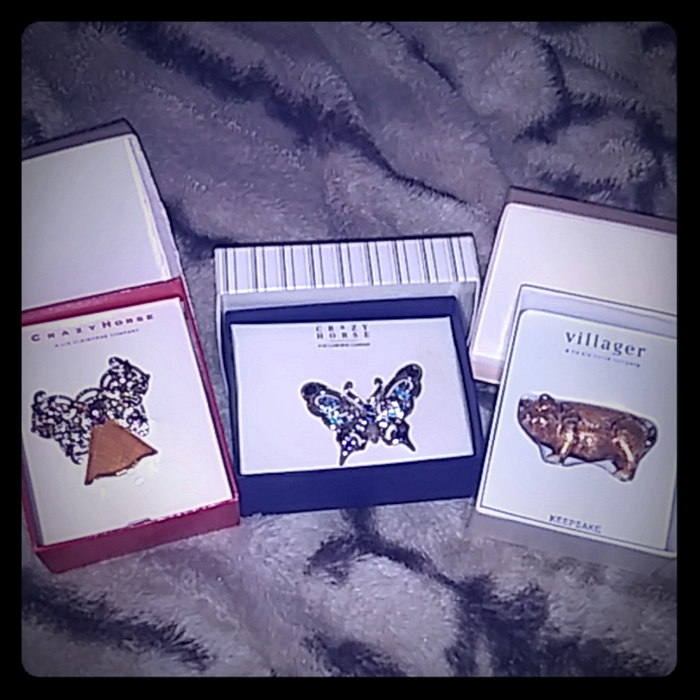 2 vintage brooches and keepsake